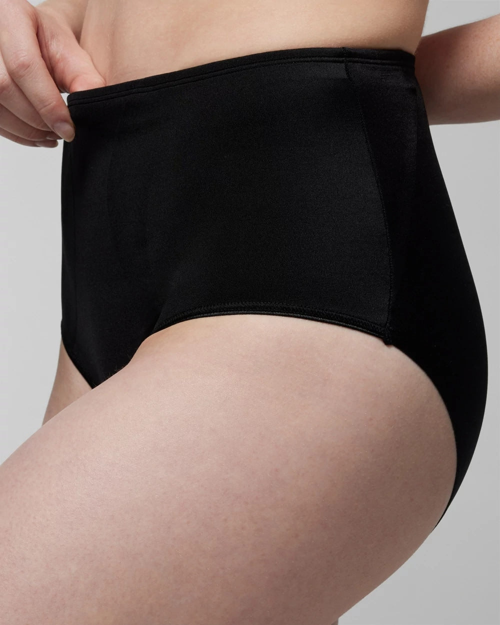 BLACK Mid-Level Shaping Vanishing Edge Brief