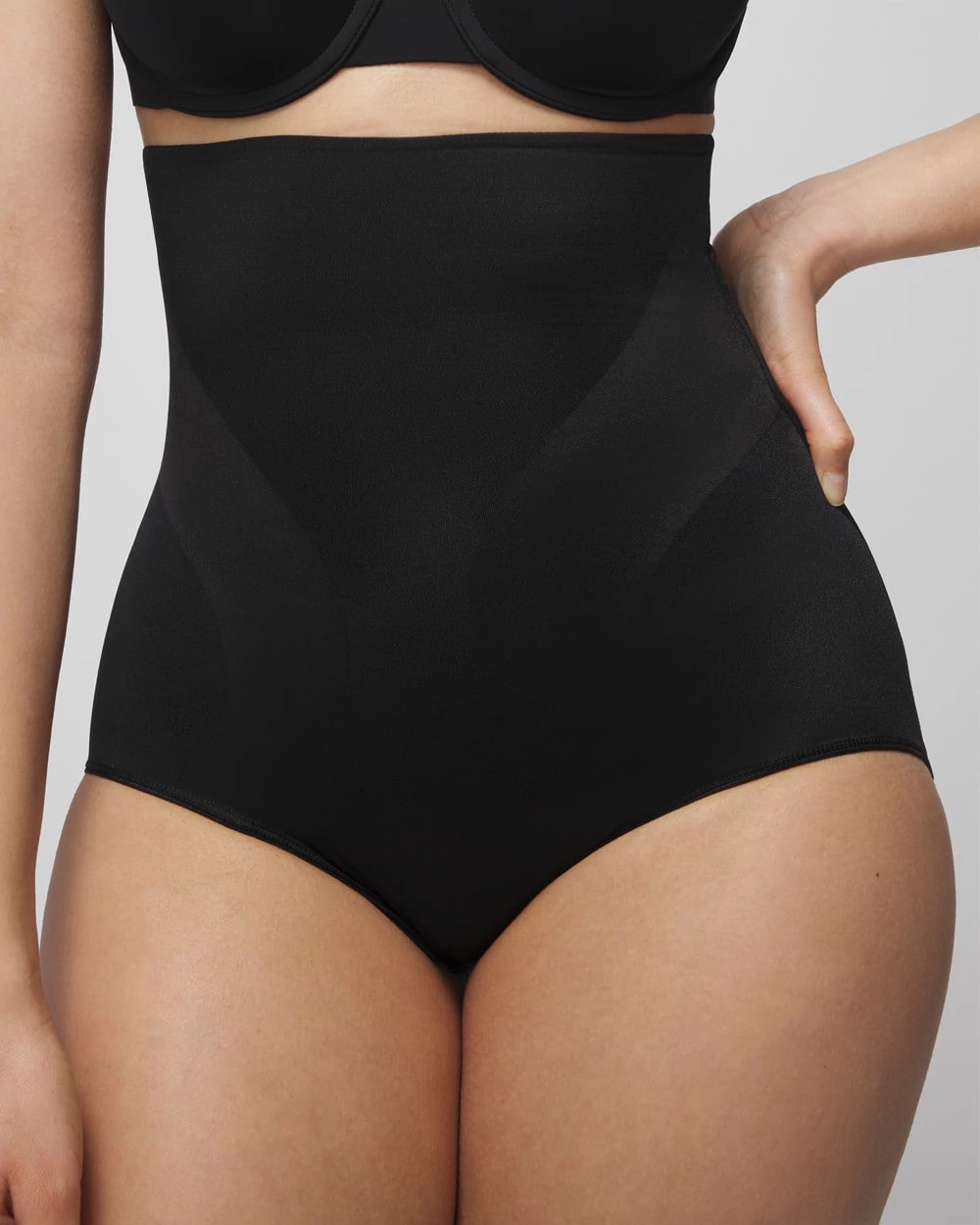 BLACK Mid-Level Shaping Vanishing Edge High-Waist Brief