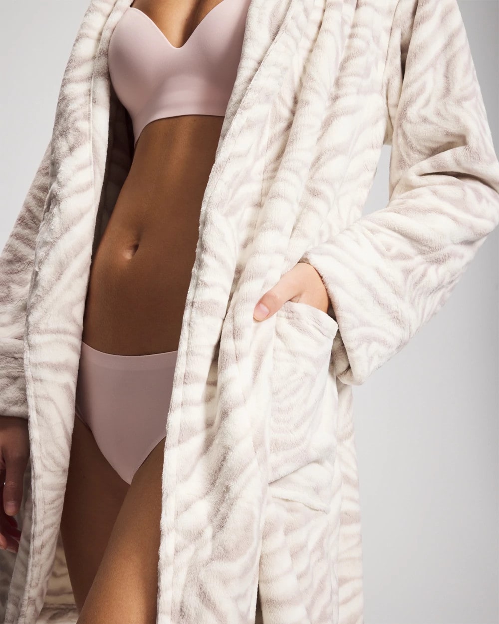 ZEBRA ZEN GRAY GLASS Plush Short Robe