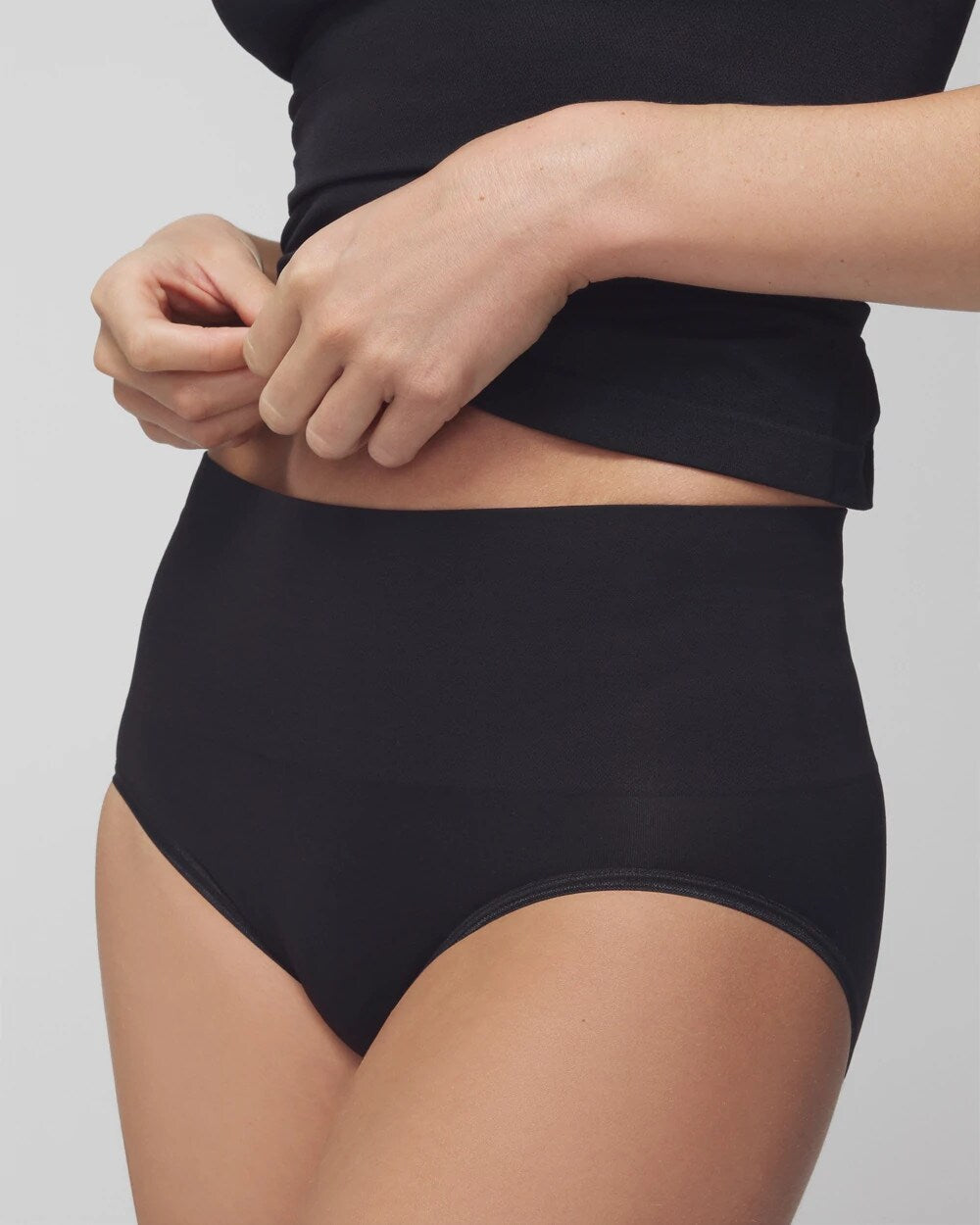 BLACK Seamless Ultralight Smoothing Brief