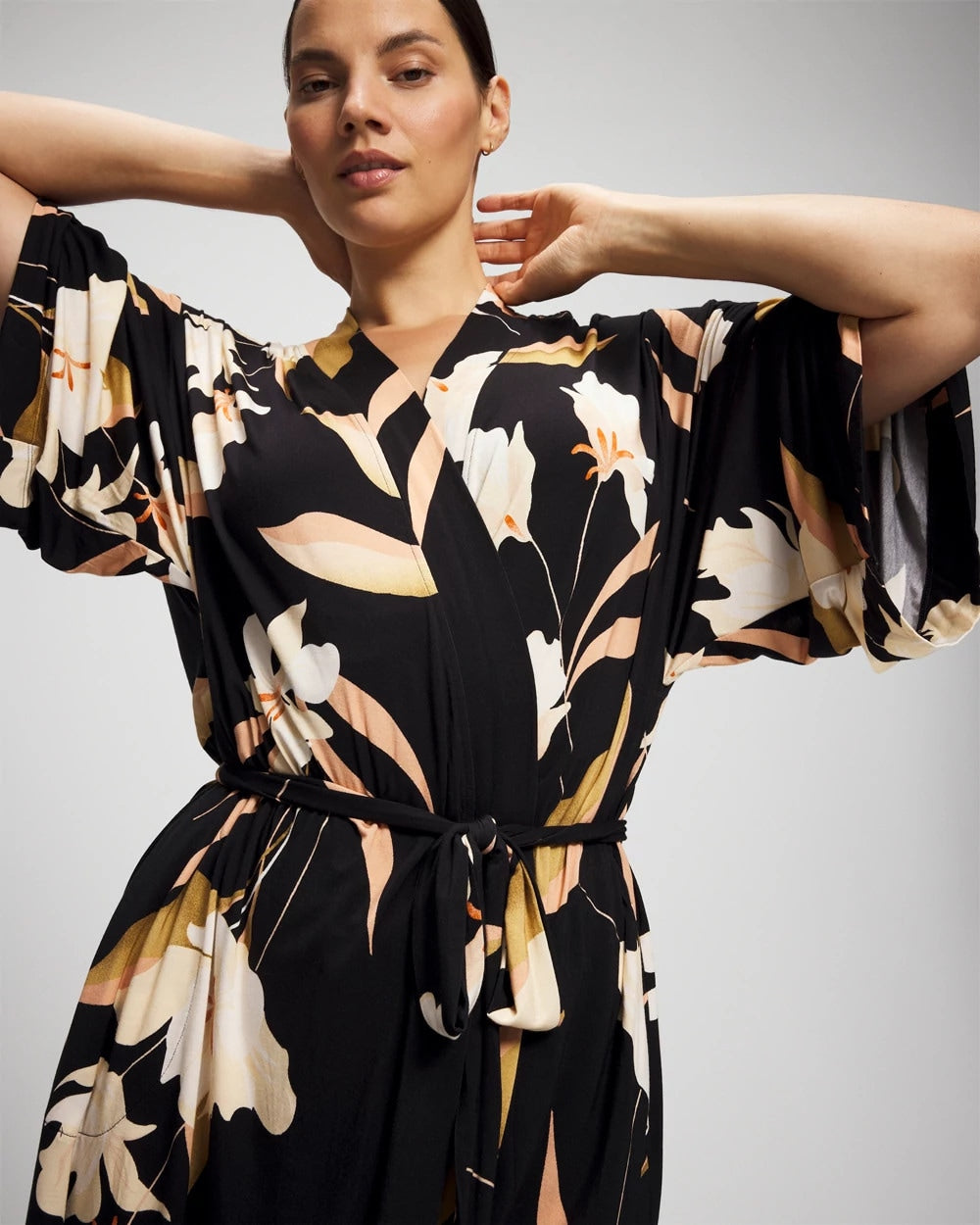 MYSTIC BLOOMS BLACK MID Short Robe