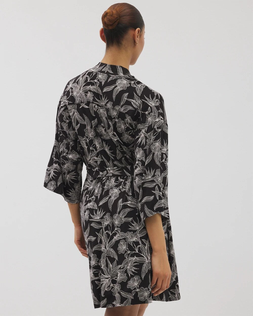 PLUMERIA BLOOMS BLK CH Short Robe