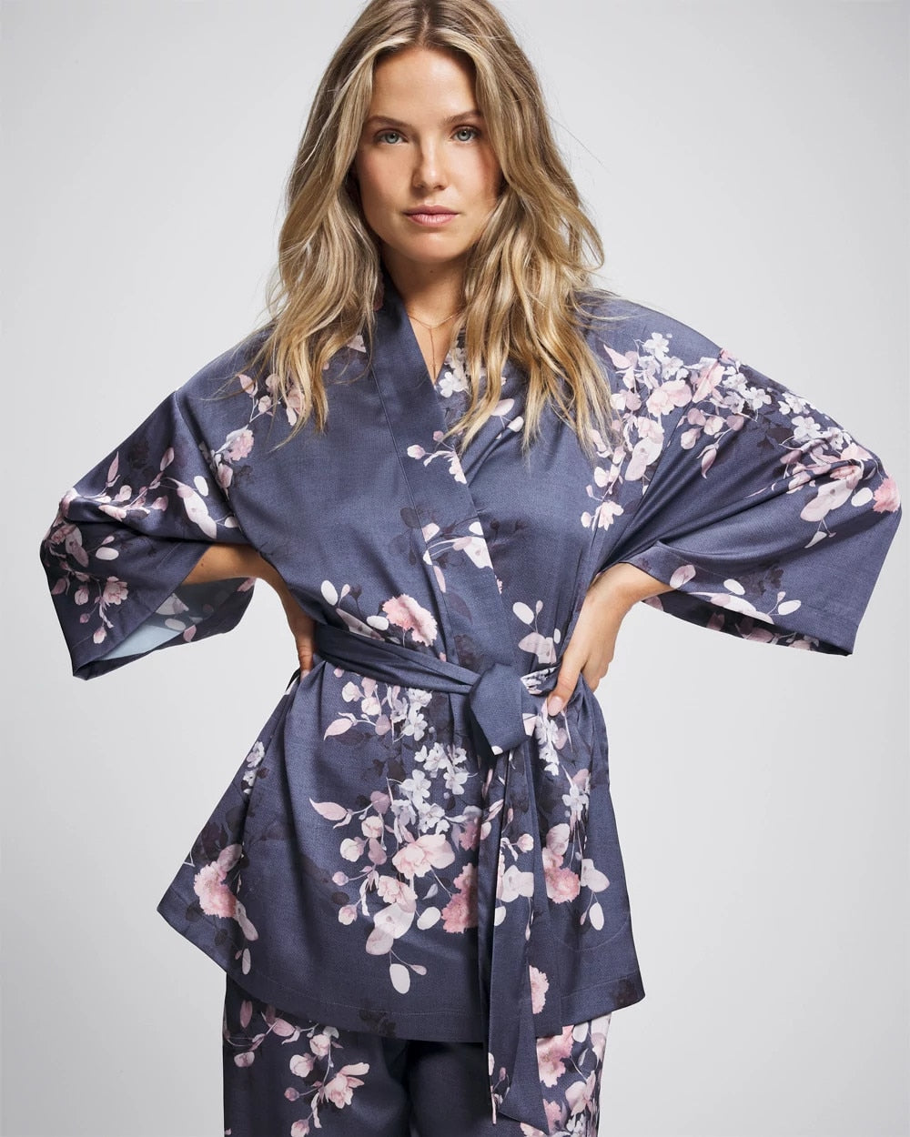FLORAL DREAMS GRAY Short Robe