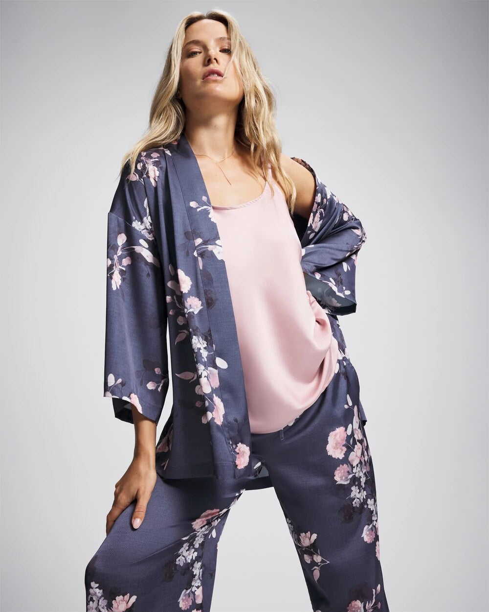 FLORAL DREAMS GRAY Short Robe