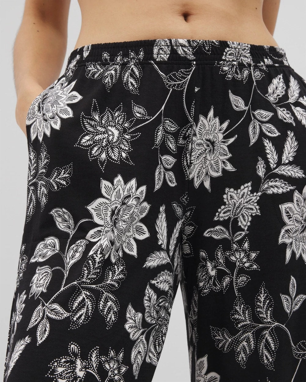 MEANDERING GARDEN BLACK Cropped Pajama Pants