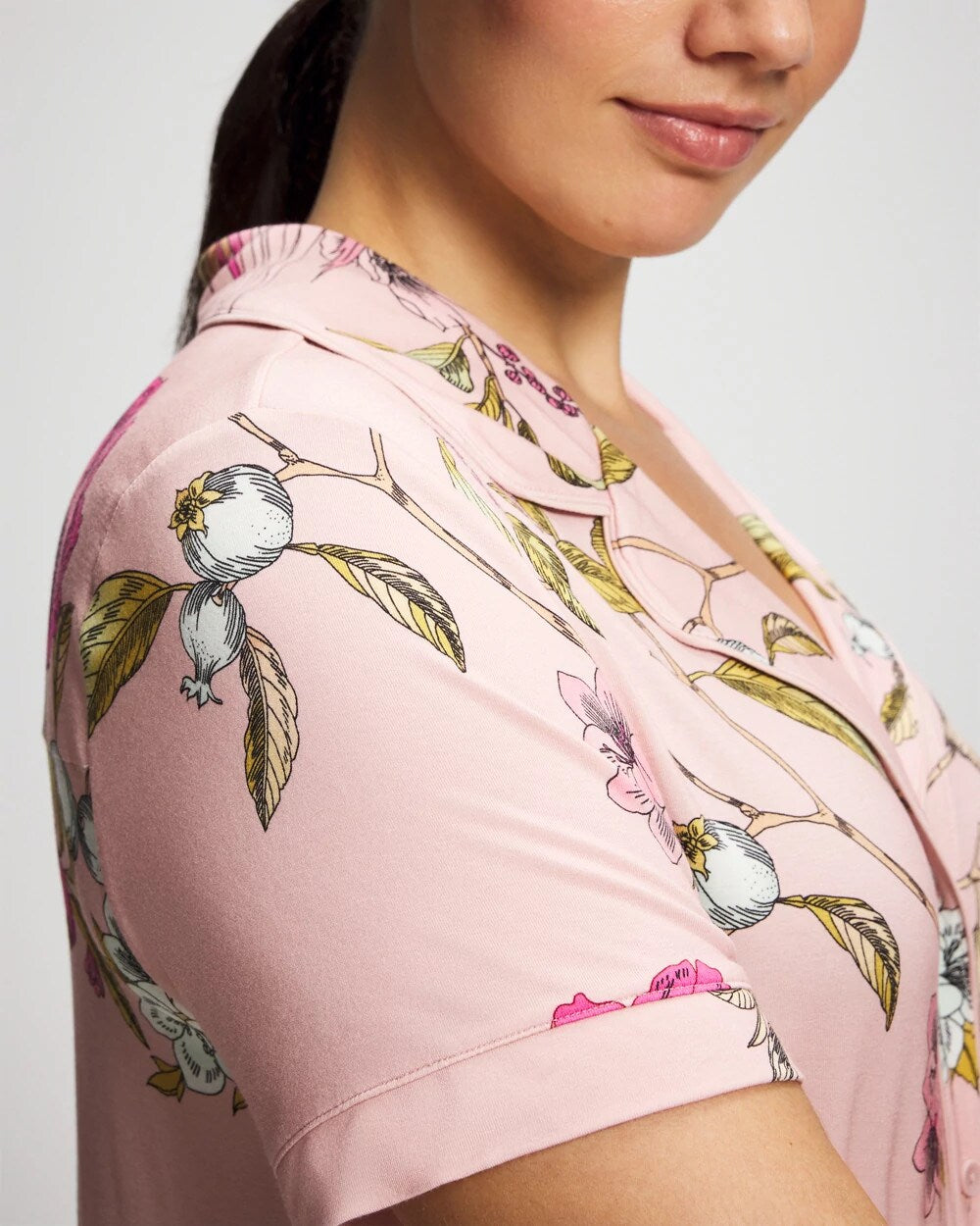 FEATHERED FANCY PINK Printed Short Sleeve Notch Collar