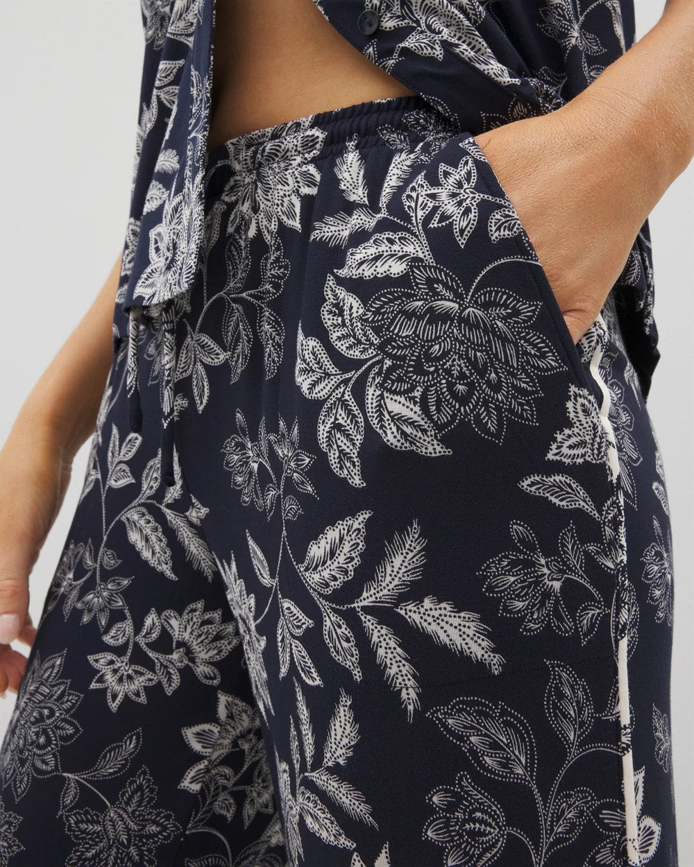 MEANDERING GARDEN NAVY Piped Crop Pajama Pants