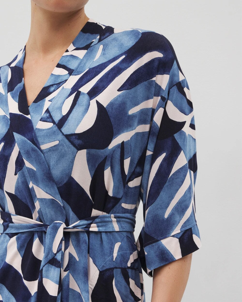 TROPICAL BREEZE SKY Short Robe