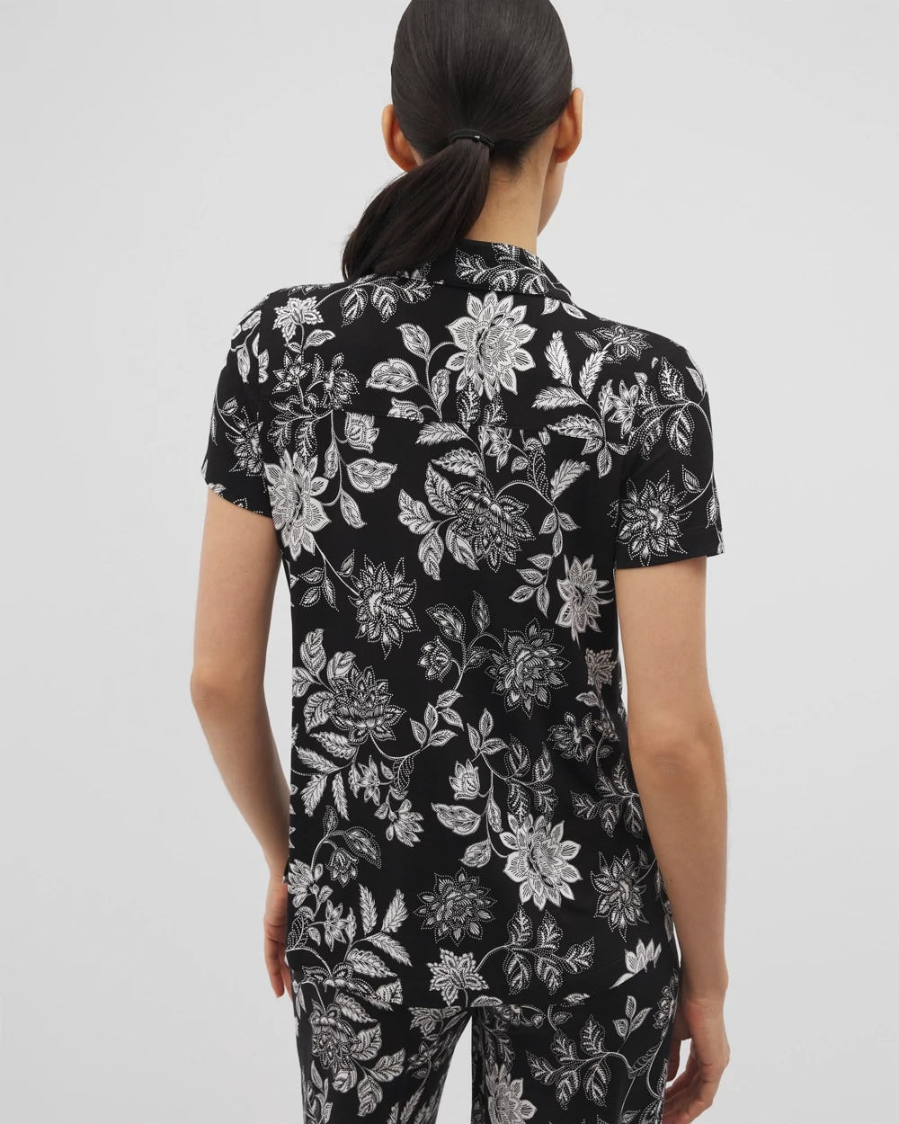MEANDERING GARDEN BLACK Short Sleeve Notch Collar Pajama Top