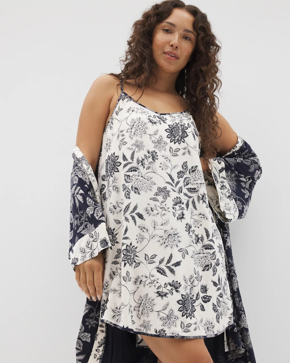 MEANDERING GARDEN CHAMP V-Neck Chemise