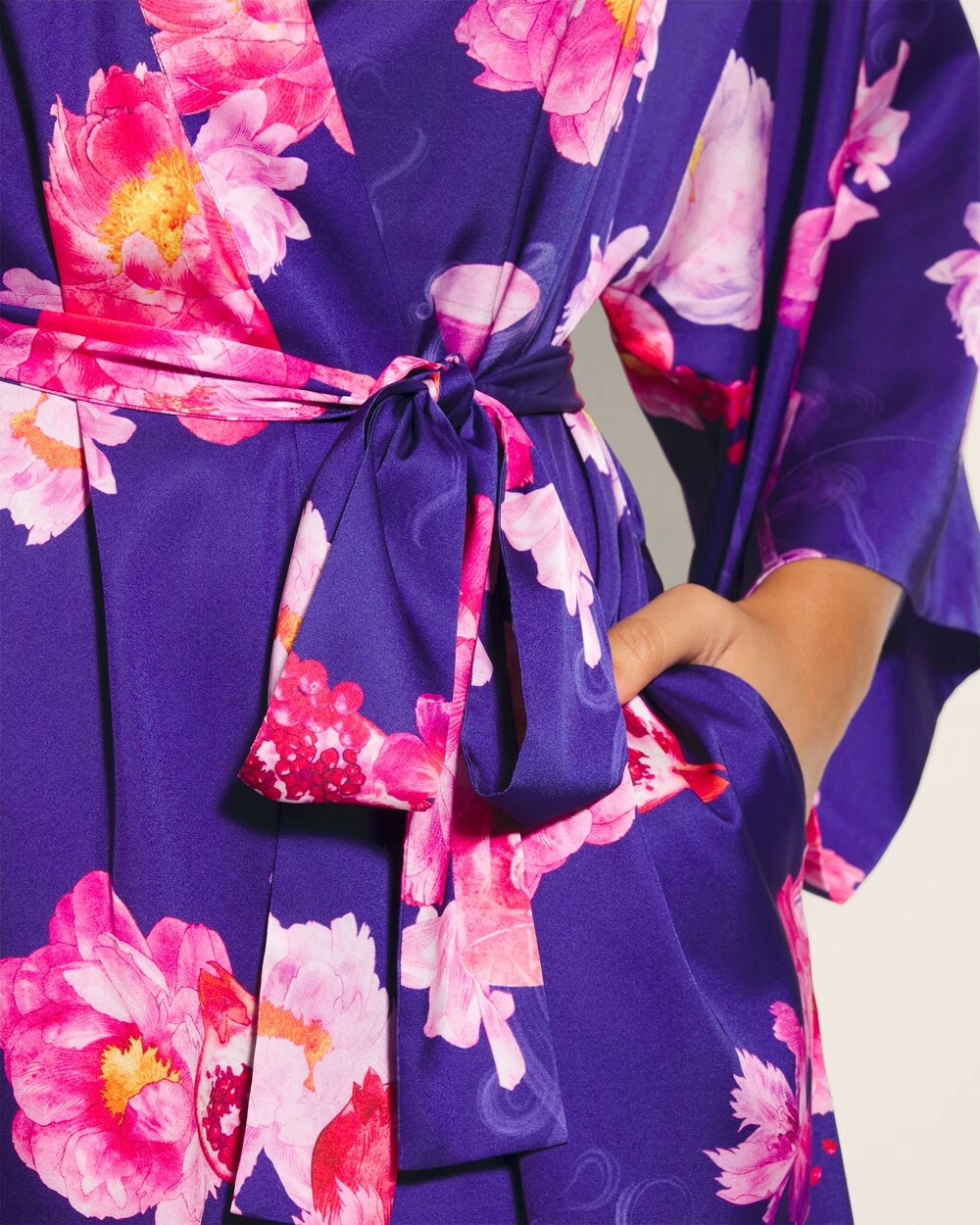 FROSTINIS PASSION FLOWER Kimono Robe