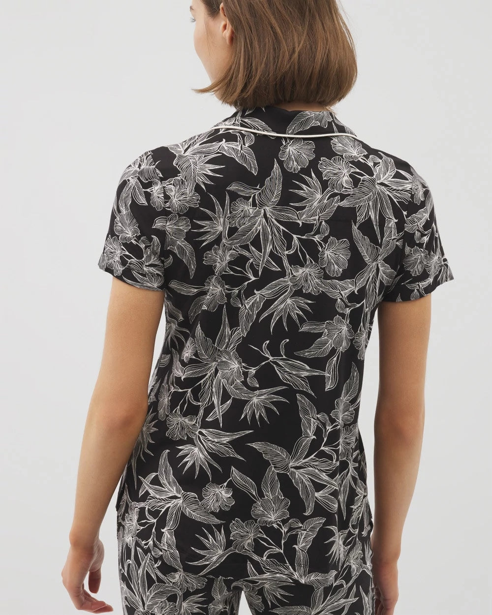 PLUMERIA BLOOMS BLK CH Piped Short Sleeve Notch Collar Pajama Top