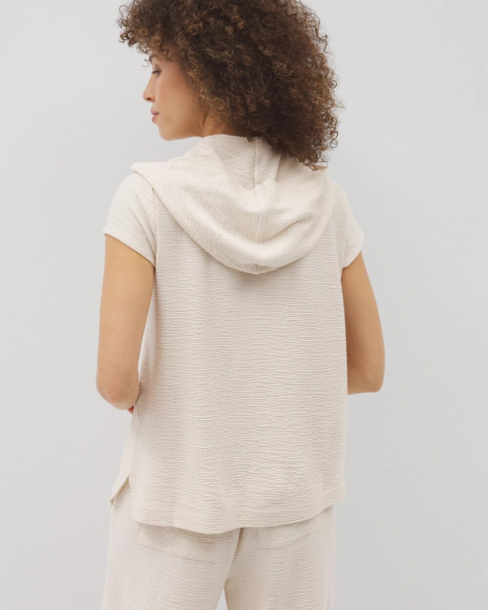 PARCHMENT Crinkle Knit Short Sleeve V-Neck Hoodie