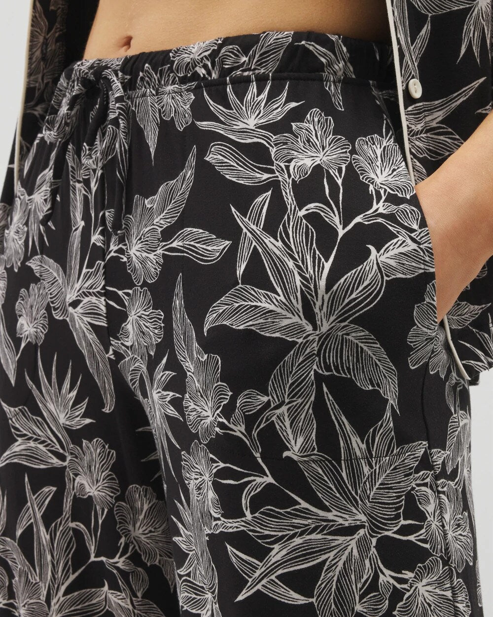PLUMERIA BLOOMS BLK CH Printed Pajama Pants