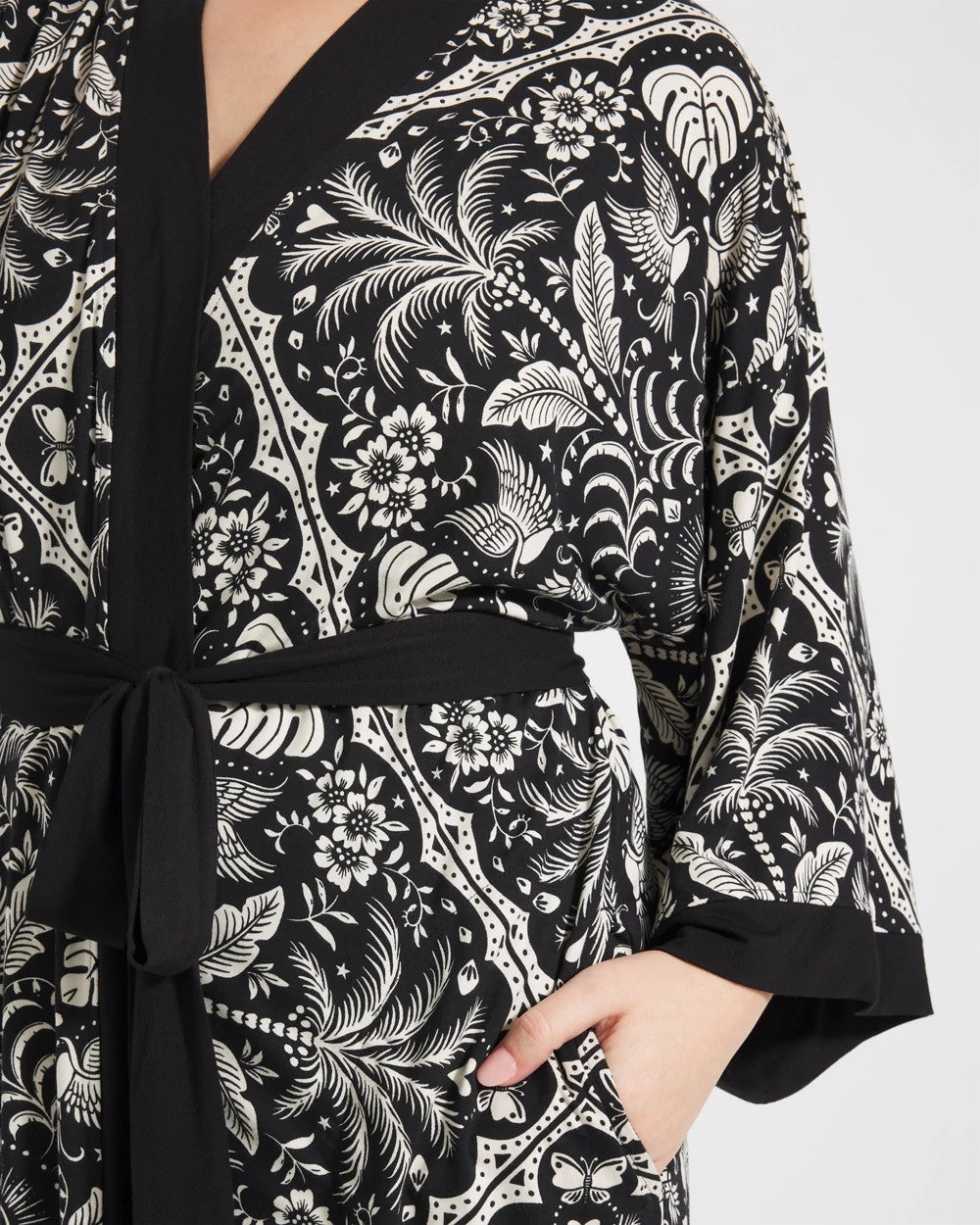 AMAZONIA TILE BLACK Short Robe