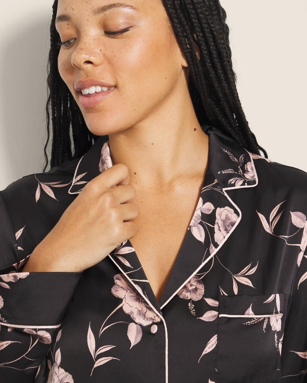NOSTALGIA FLORA BLACK Long-Sleeve Notch Collar Pajama Top