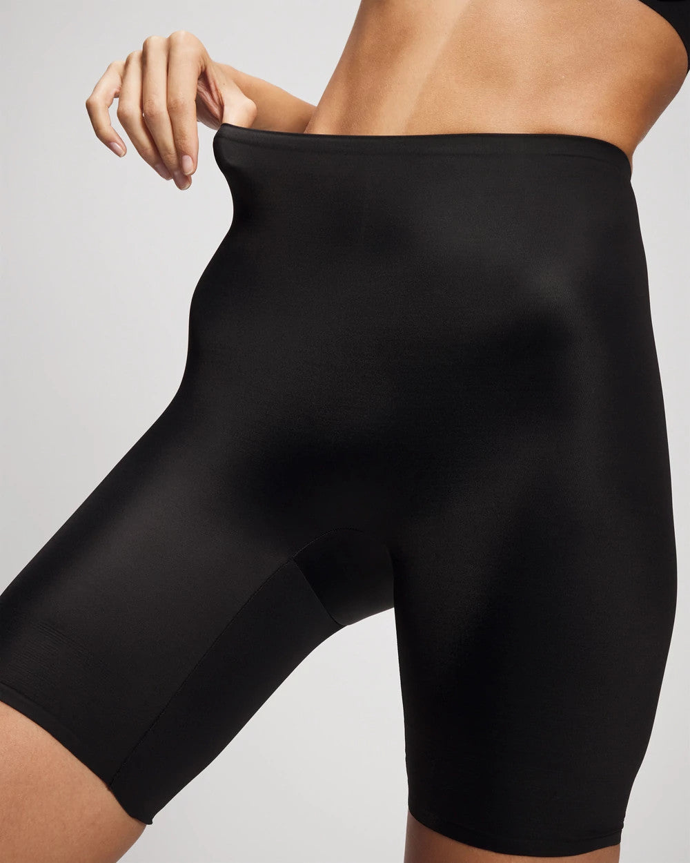 BLACK Mid Level Cooling High Waisted Short