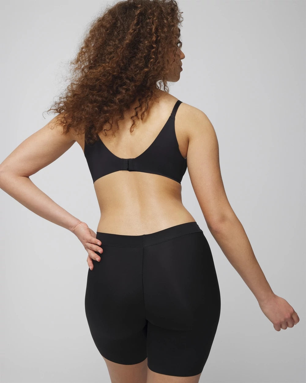 BLACK Lightweight Smoothing Short