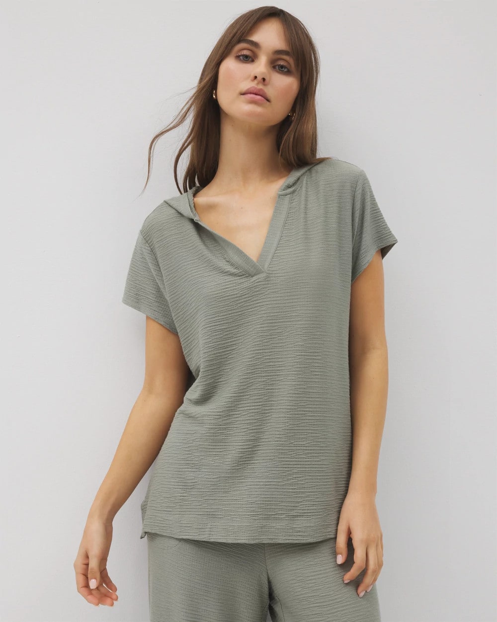 RESTORATION GREEN Crinkle Knit Short Sleeve V-Neck Hoodie