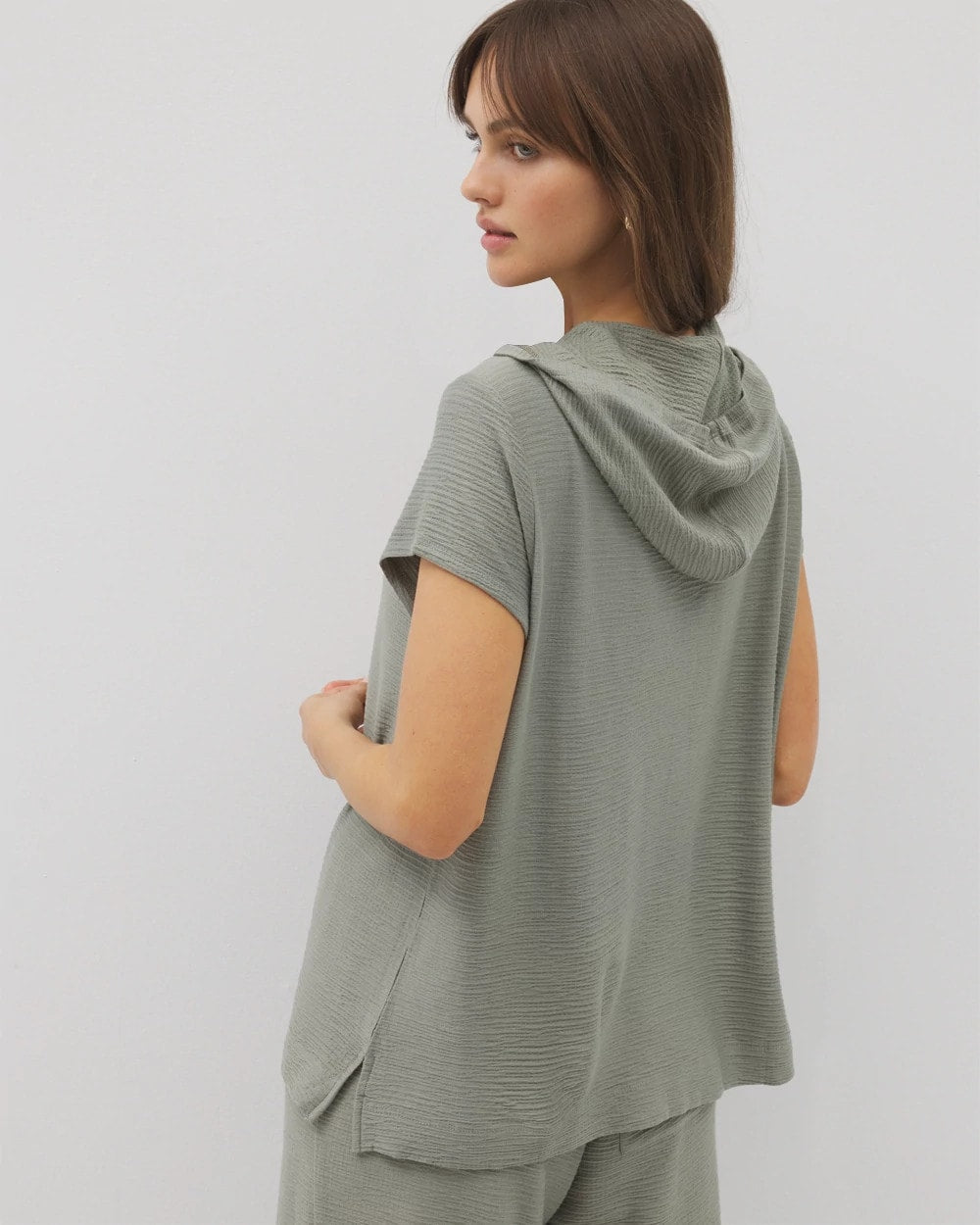 RESTORATION GREEN Crinkle Knit Short Sleeve V-Neck Hoodie