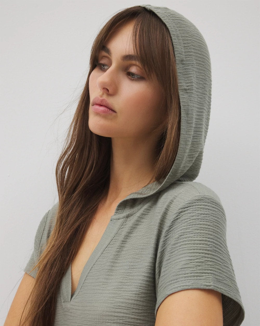 RESTORATION GREEN Crinkle Knit Short Sleeve V-Neck Hoodie