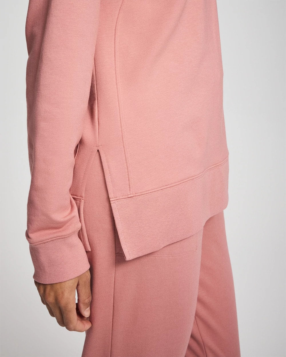 CINDER ROSE Essential Terry Crewneck Sweatshirt