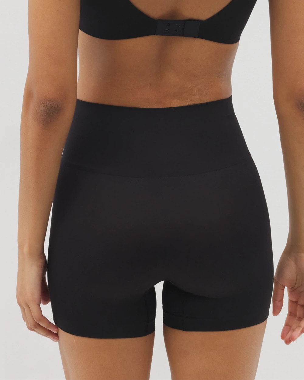 BLACK Mid-Level Shaping Seamless Shorts