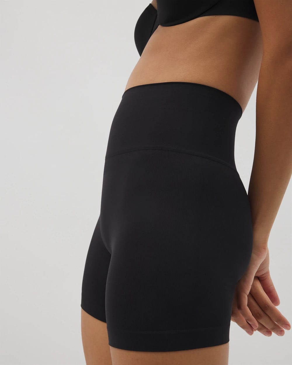 BLACK Mid-Level Shaping Seamless Shorts