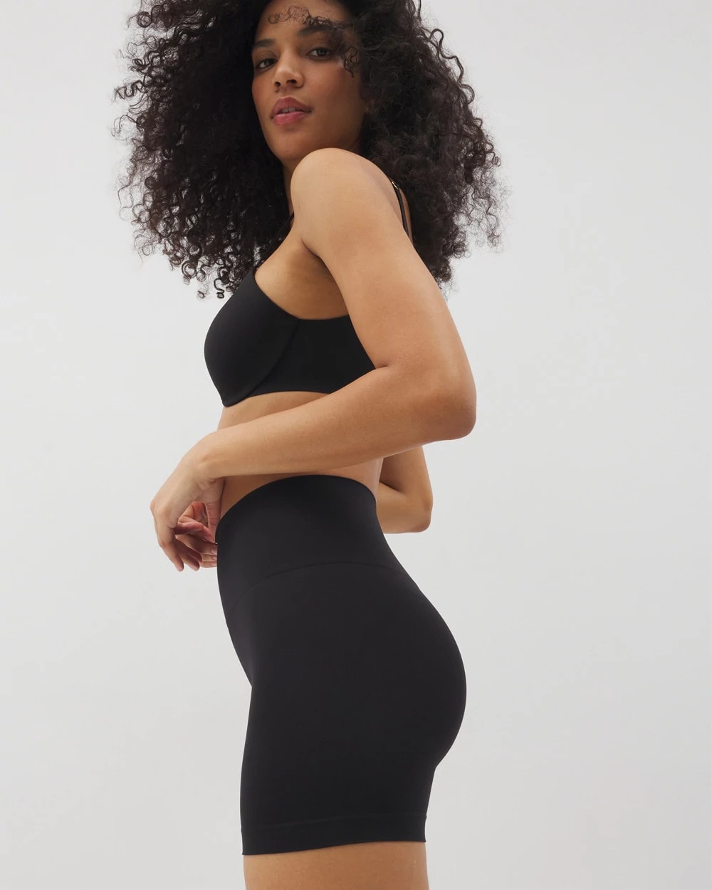 BLACK Mid-Level Shaping Seamless Shorts
