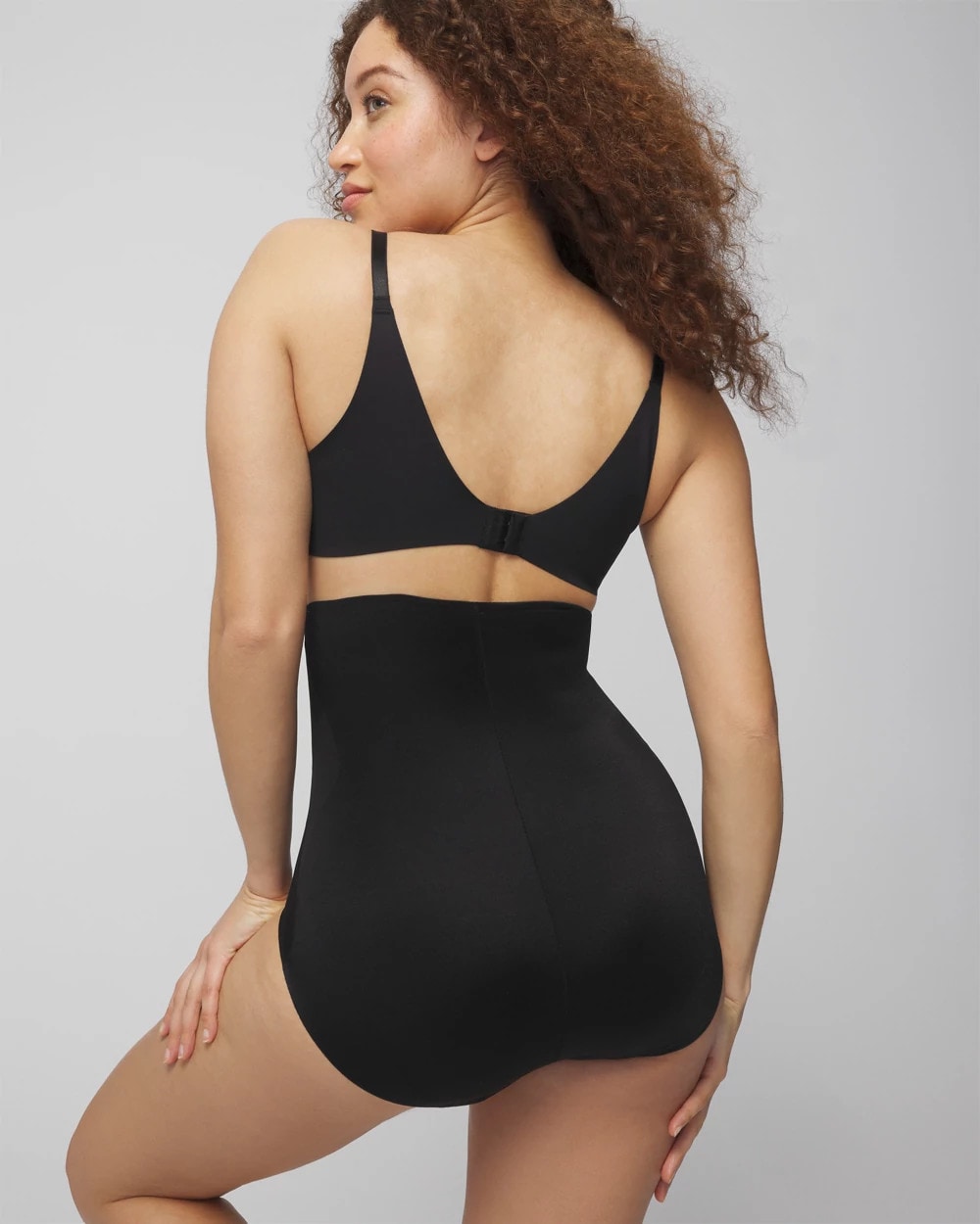BLACK Mid-Level Shaping Vanishing Edge High-Waist Brief