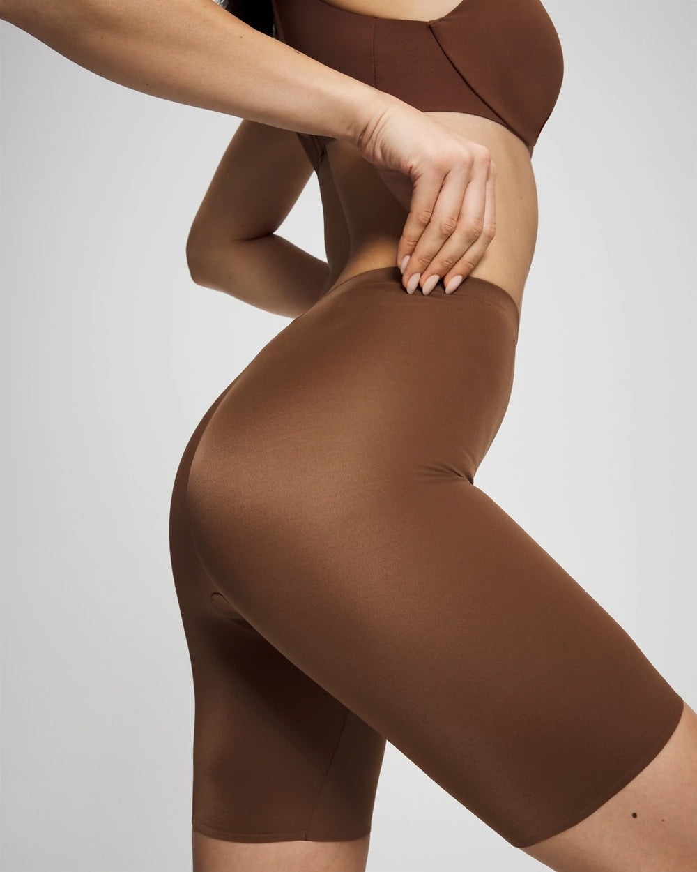 CINNAMON LATTE Mid Level Cooling High Waisted Short
