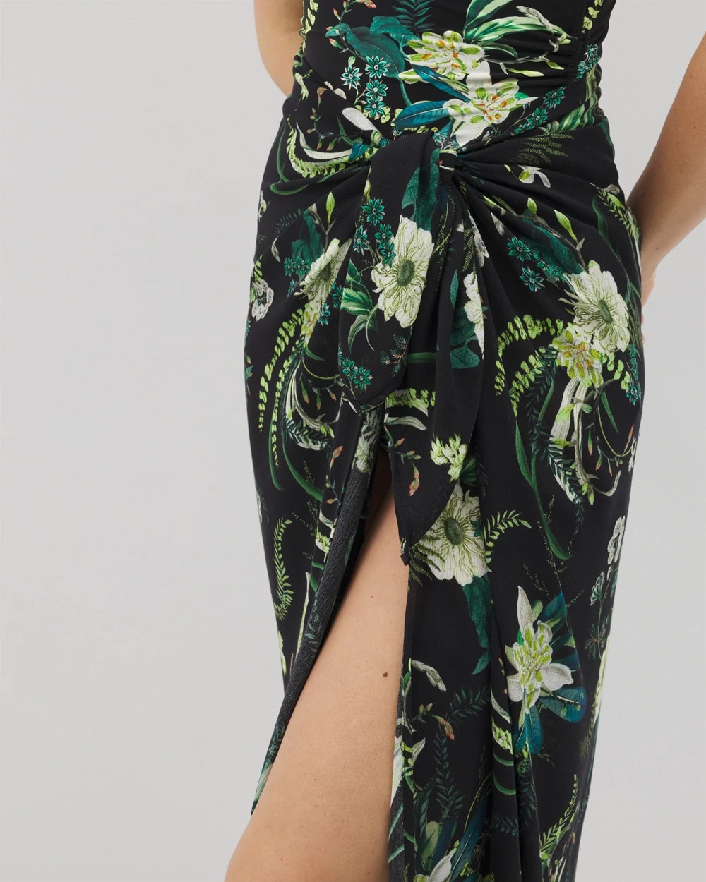 TROPICAL TWIST BLACK Rayon Crepe Pareo
