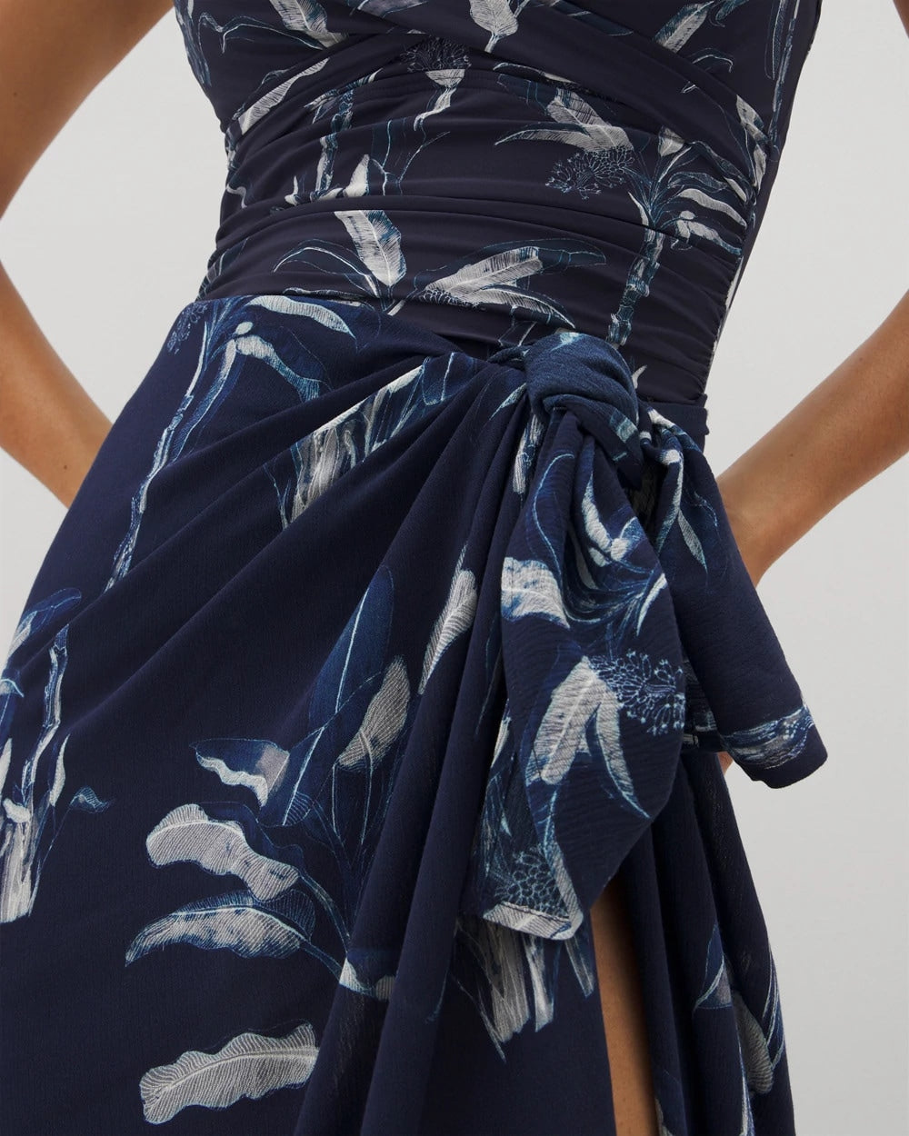 PALM TOILE NIGHTFALL NAVY Rayon Crepe Pareo
